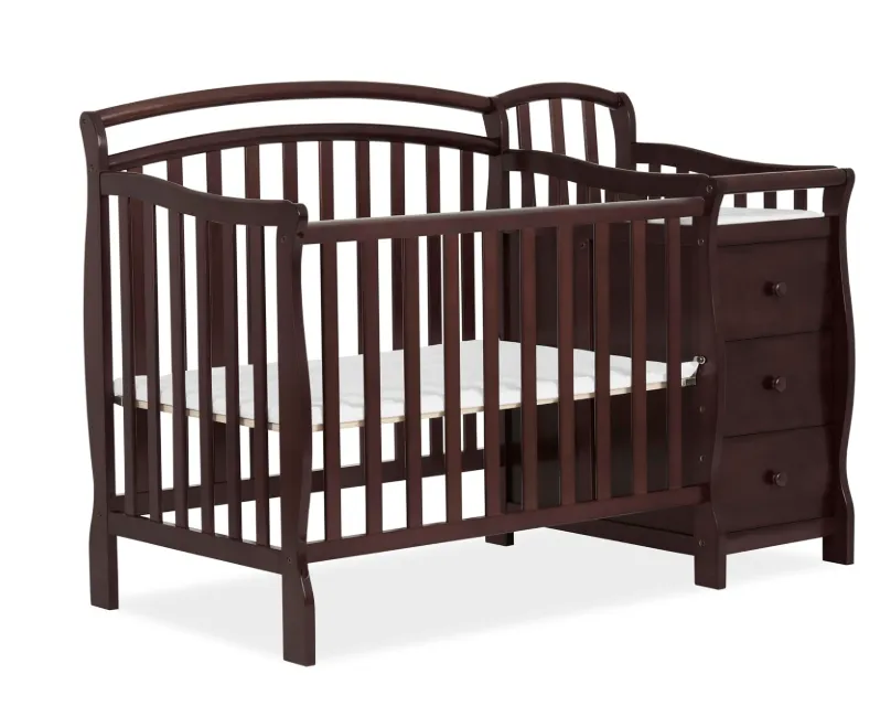 La Dream On Me Casco 3 en 1 - se transforma en mini day bed y posteriormente en cama twin-size, lo que prolonga su uso.